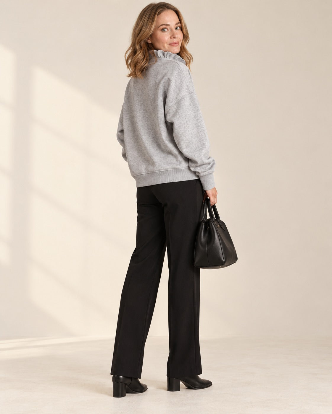 Noverra Ruffle Pullover