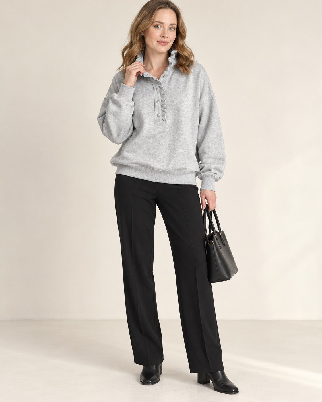Noverra Ruffle Pullover