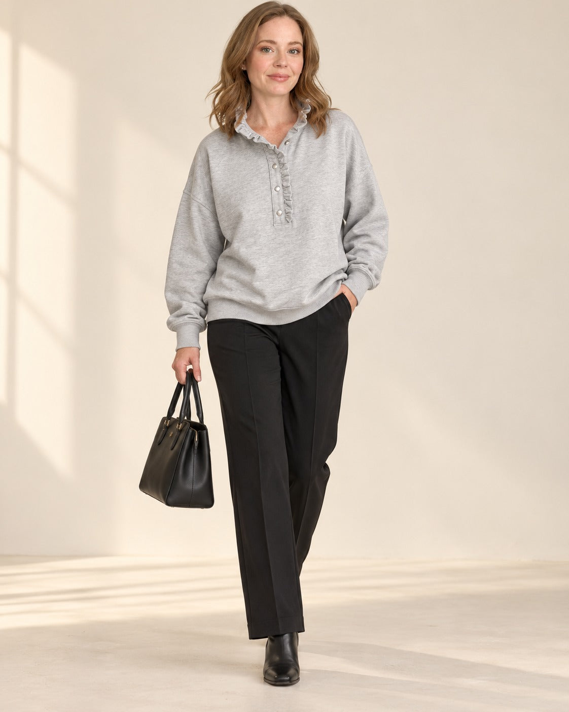 Noverra Ruffle Pullover